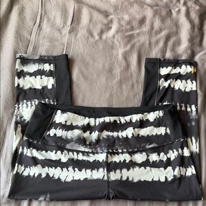 Lucy Black and White leggings XL